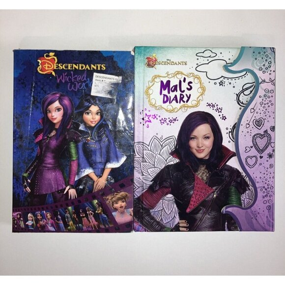 Disney Descendants Wicked World Cinestory Comic Ser.: Disney Descendants Wicked - Picture 1 of 2
